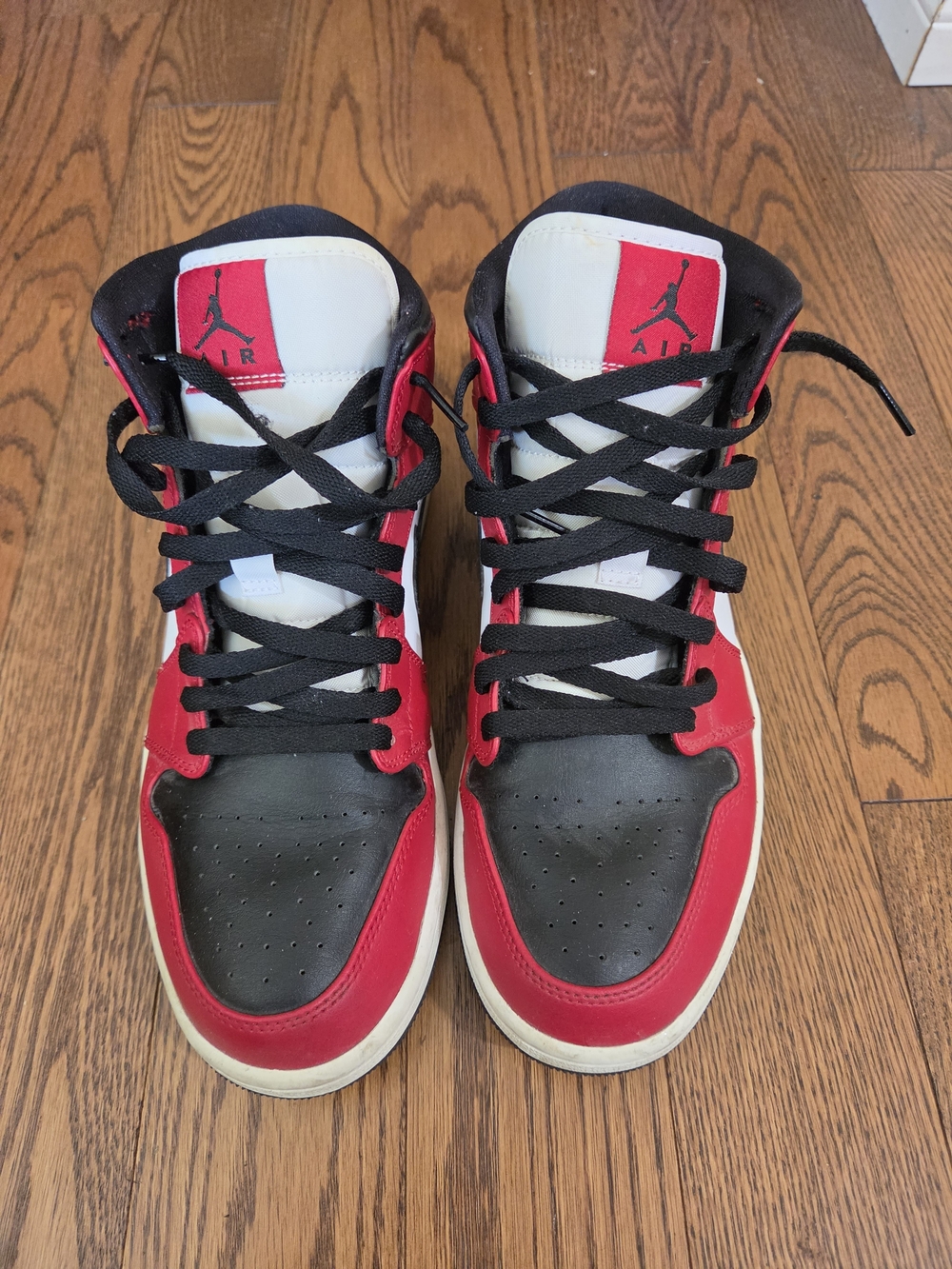 Nike Air Jordan 1 Mid Chicago Black Toe - Picture 5 of 5